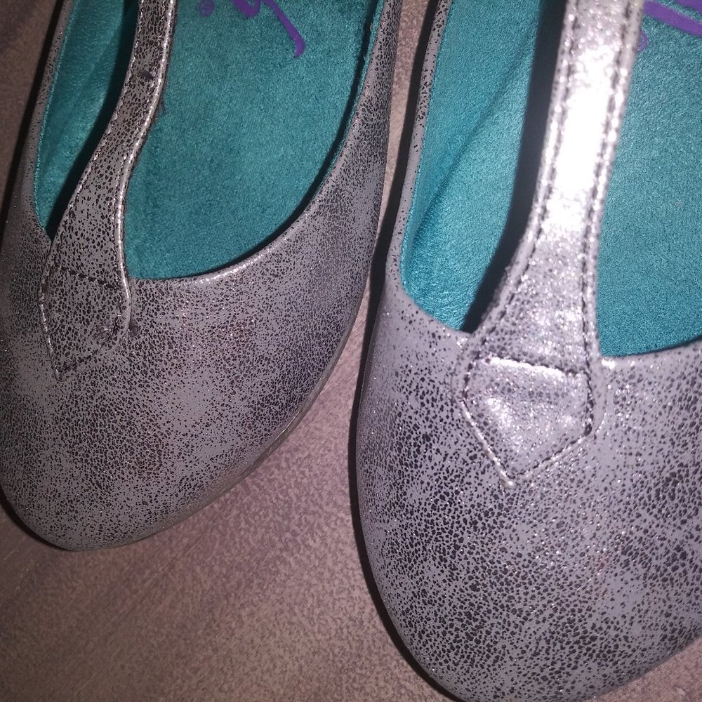 Women's Silver Strappy Blowfish flats 7.5
